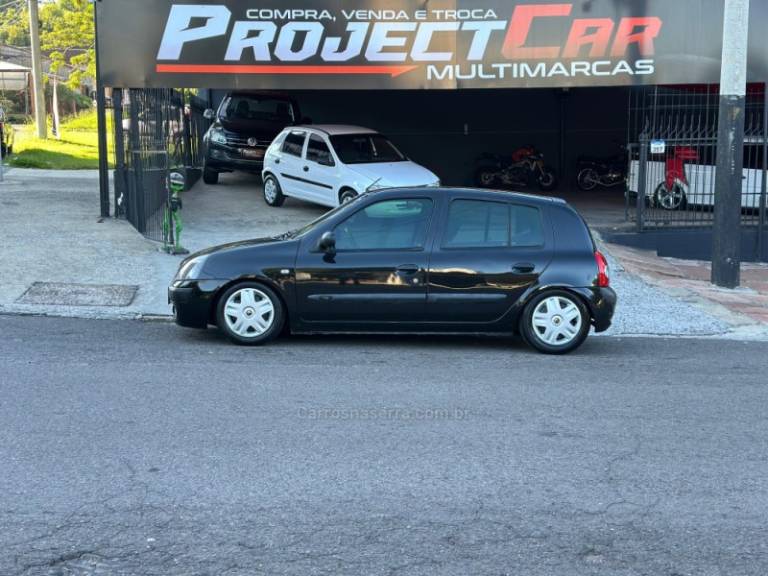 RENAULT - CLIO - 2005/2005 - Preta - R$ 19.900,00