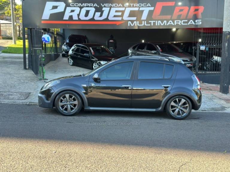 RENAULT - SANDERO - 2012/2012 - Preta - R$ 36.900,00